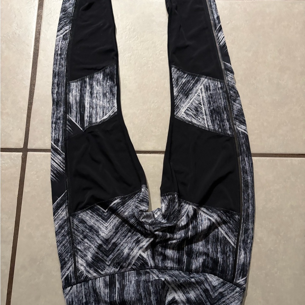 Lululemon vintage Black and White Patterned Leggings